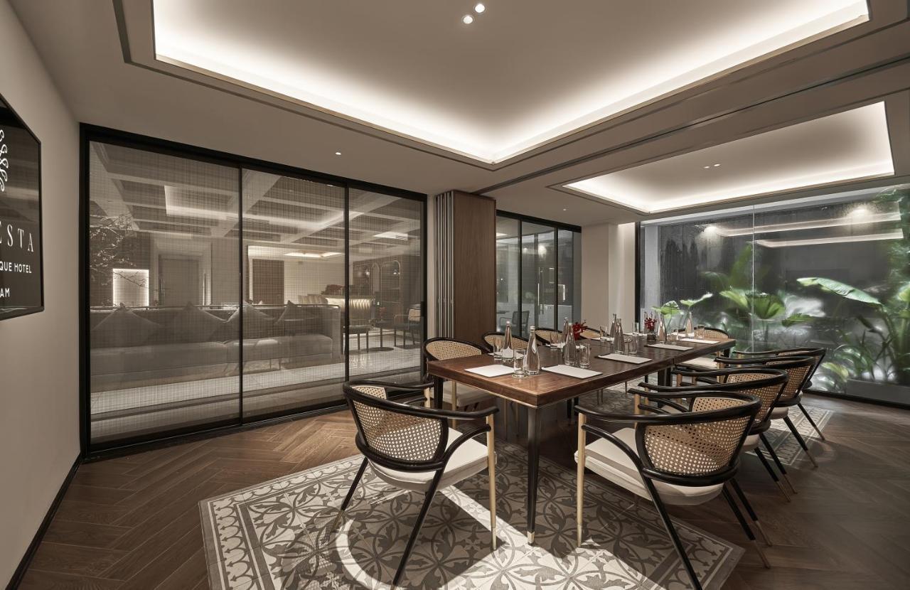 La Siesta Premium Saigon Hotel Ho Chi Minh City Exterior photo The interior of the restaurant