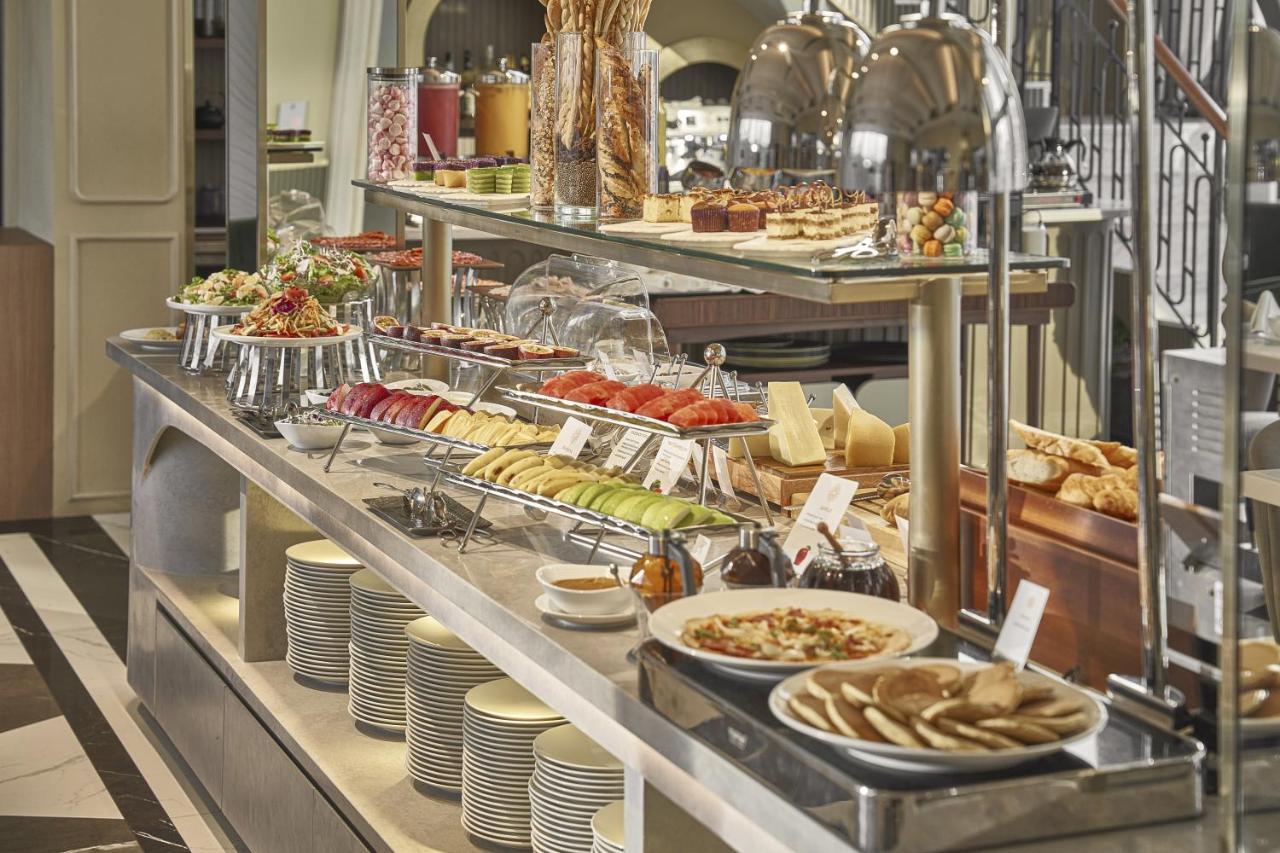 La Siesta Premium Saigon Hotel Ho Chi Minh City Exterior photo A buffet