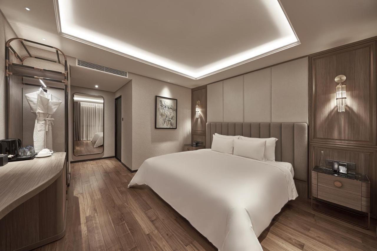La Siesta Premium Saigon Hotel Ho Chi Minh City Exterior photo Deluxe Room