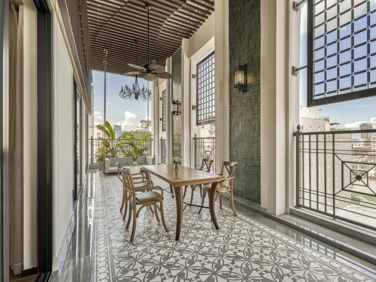 La Siesta Premium Saigon Hotel Ho Chi Minh City Exterior photo Balcony of a penthouse apartment